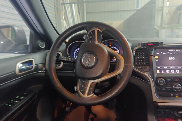 Used Jeep Grand Cherokee 2014 3.0L Comfort Navigation Edition Steering Wheel