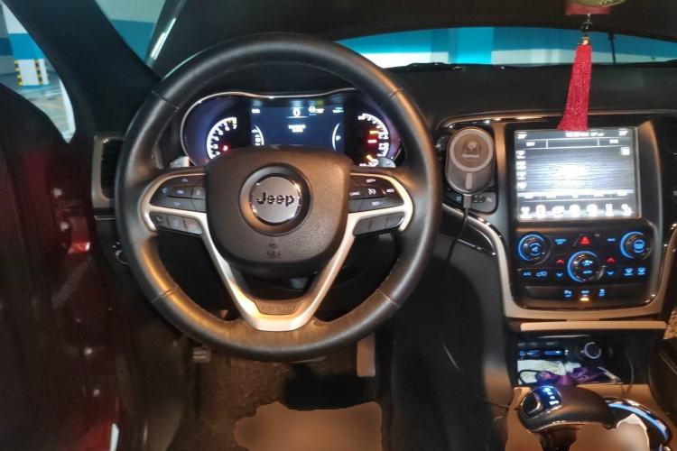 Used Jeep Grand Cherokee 2014 3.6L Elite Navigation Edition Steering Wheel