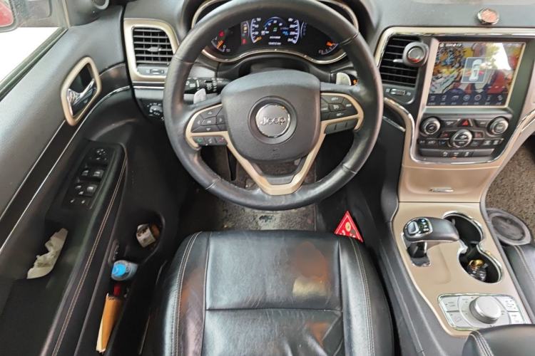 Used Jeep Grand Cherokee 2014 3.0L Comfort Navigation Edition Steering Wheel