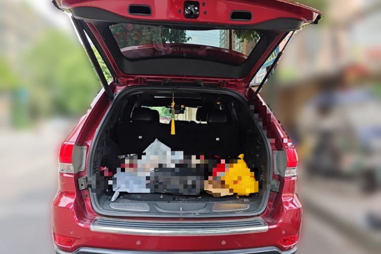 Used Jeep Grand Cherokee 2014 3.0L Comfort Navigation Edition Trunk