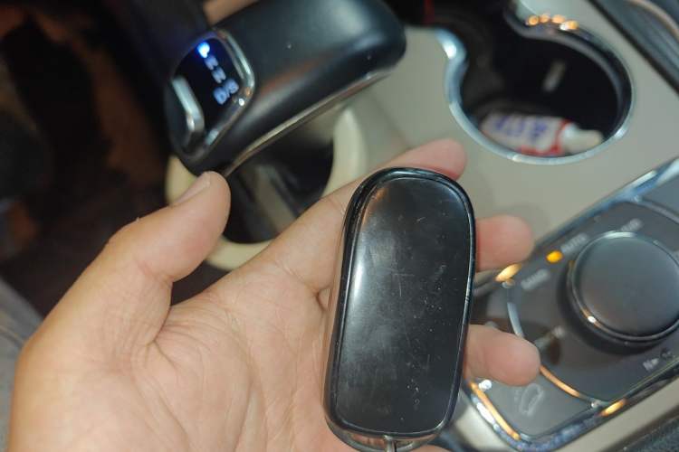 Used Jeep Grand Cherokee 2014 3.0L Comfort Navigation Edition Vehicle Key