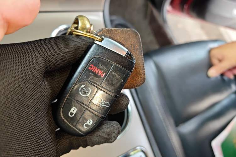 Used Jeep Grand Cherokee 2014 3.0L Comfort Navigation Edition Vehicle Key