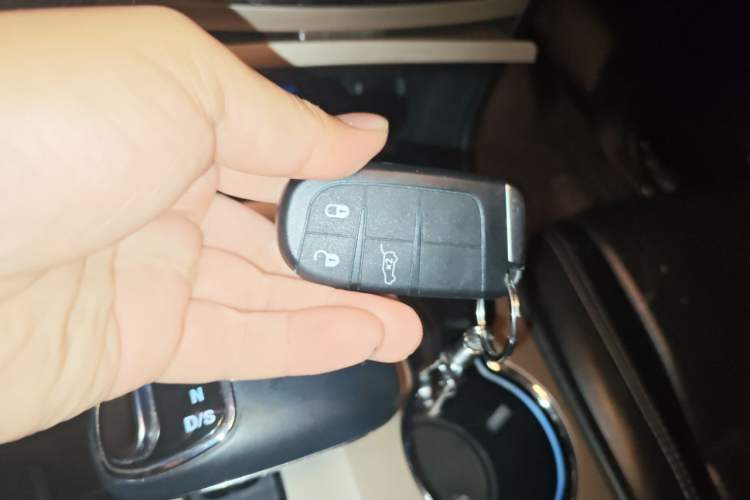 Used Jeep Grand Cherokee 2014 3.6L Elite Navigation Edition Vehicle Key