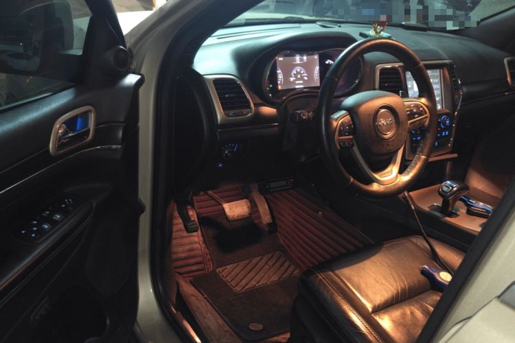 Used Jeep Grand Cherokee 2014 3.0L Comfort Navigation Edition Driver Seat
