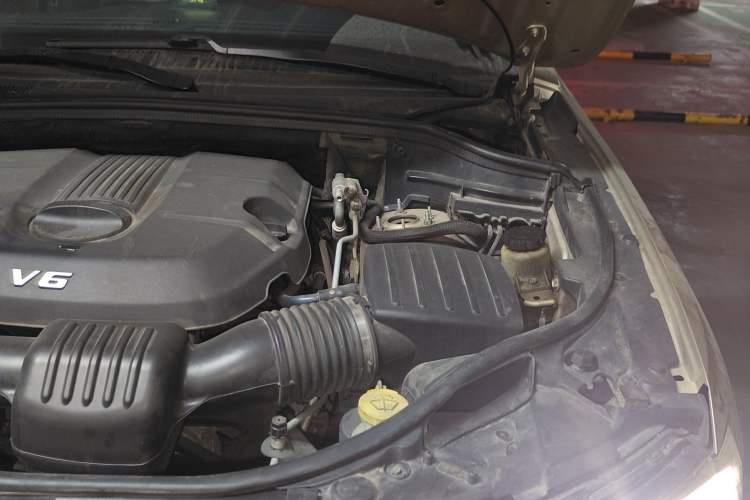 Used Jeep Grand Cherokee 2014 3.0L Comfort Navigation Edition Engine Bay Left