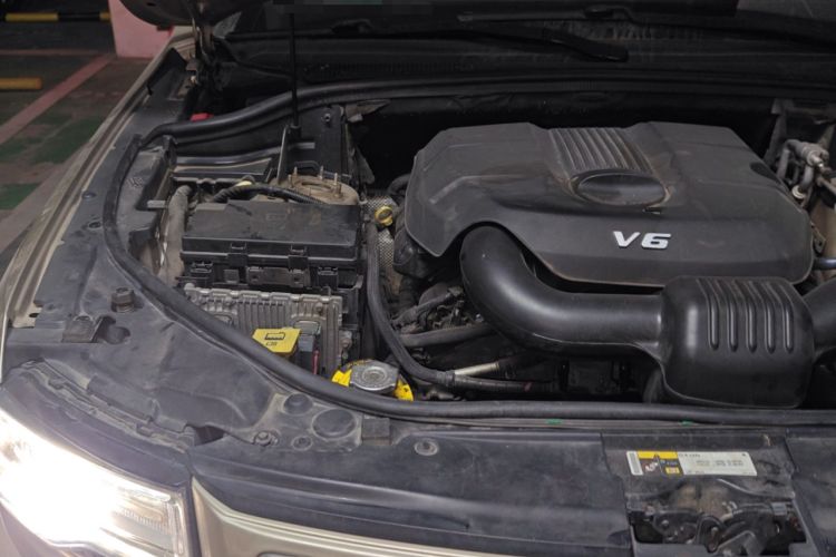 Used Jeep Grand Cherokee 2014 3.0L Comfort Navigation Edition Engine Bay Right