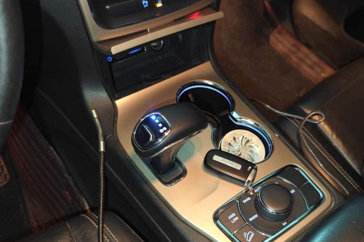 Used Jeep Grand Cherokee 2014 3.0L Comfort Navigation Edition Gear Lever