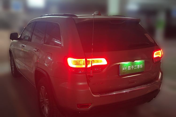 Used Jeep Grand Cherokee 2014 3.0L Comfort Navigation Edition Rear Left 45 Deg