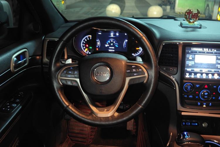 Used Jeep Grand Cherokee 2014 3.0L Comfort Navigation Edition Steering Wheel