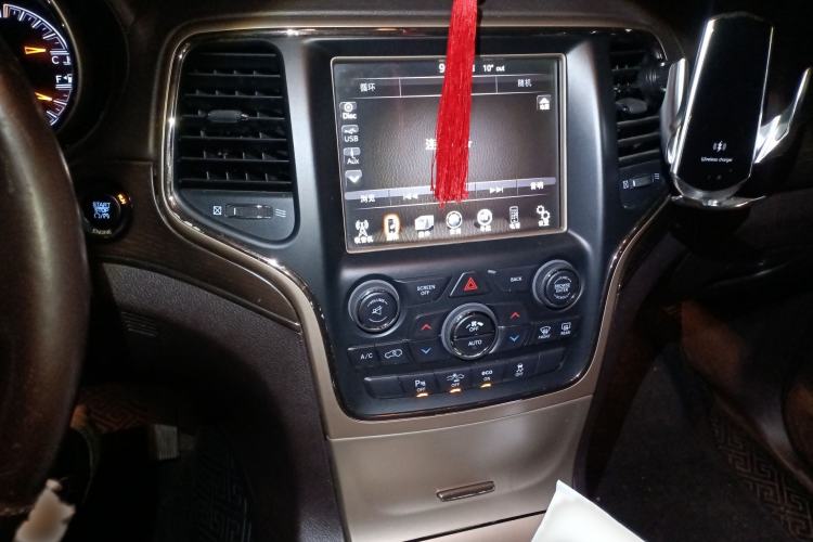 Used Jeep Grand Cherokee 2014 3.0L Flagship Zunyue Edition Audio And AC Panel