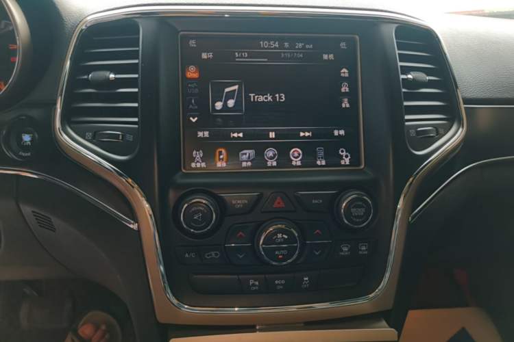 Used Jeep Grand Cherokee 2014 3.0L Comfort Navigation Edition Audio And AC Panel