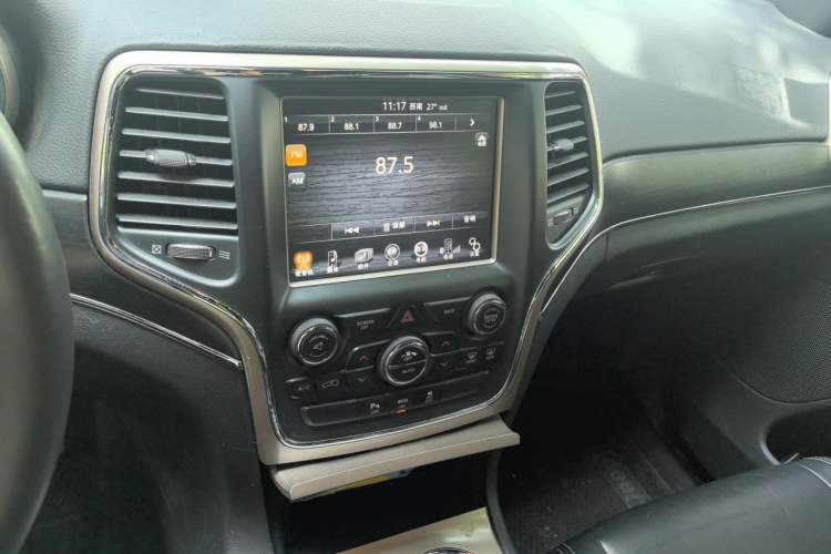 Used Jeep Grand Cherokee 2014 3.0TD Diesel Comfort Navigation Version Audio And AC Panel