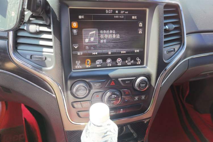 Used Jeep Grand Cherokee 2014 3.0L Comfort Navigation Edition Audio And AC Panel