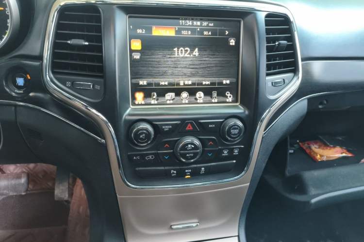 Used Jeep Grand Cherokee 2014 3.6L Elite Navigation Edition Audio And AC Panel