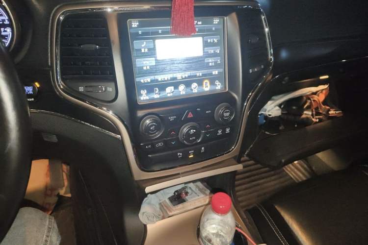 Used Jeep Grand Cherokee 2014 3.0TD Diesel Comfort Navigation Version Audio And AC Panel
