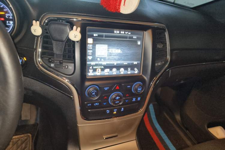 Used Jeep Grand Cherokee 2014 3.6L Elite Navigation Edition Audio And AC Panel