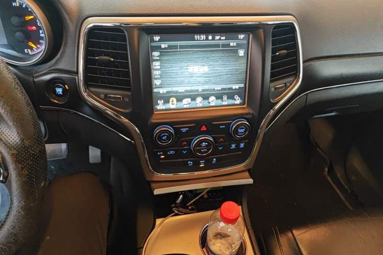 Used Jeep Grand Cherokee 2014 3.0L Comfort Navigation Edition Audio And AC Panel
