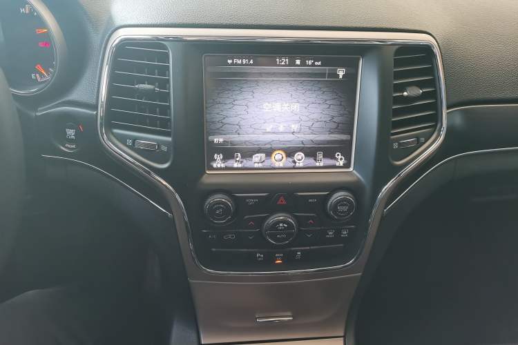 Used Jeep Grand Cherokee 2014 3.6L Elite Navigation Edition Audio And AC Panel