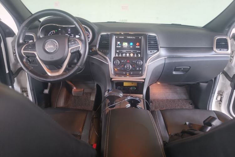 Used Jeep Grand Cherokee 2014 3.0L Comfort Navigation Edition Center Console