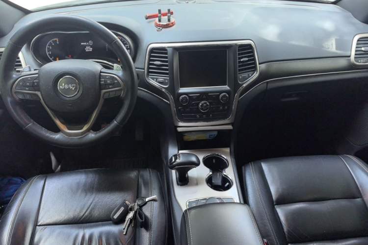 Used Jeep Grand Cherokee 2014 3.0TD Diesel Comfort Navigation Version Center Console