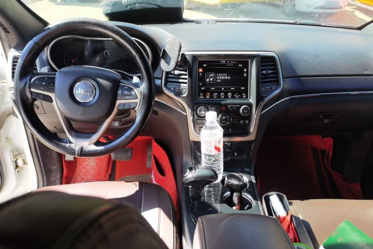 Used Jeep Grand Cherokee 2014 3.0L Comfort Navigation Edition Center Console
