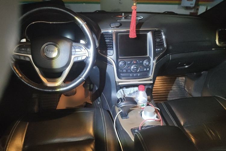Used Jeep Grand Cherokee 2014 3.0TD Diesel Comfort Navigation Version Center Console