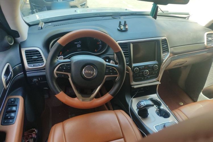 Used Jeep Grand Cherokee 2014 3.6L Elite Navigation Edition Center Console