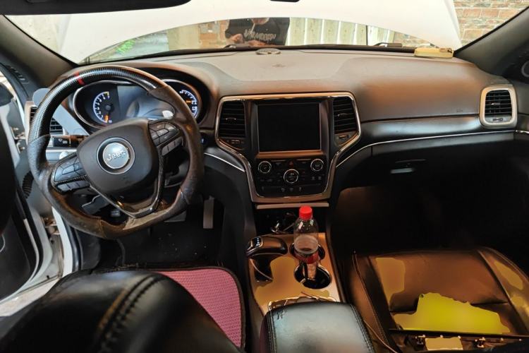 Used Jeep Grand Cherokee 2014 3.0L Comfort Navigation Edition Center Console