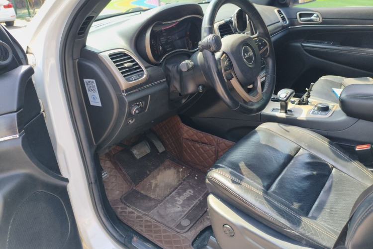 Used Jeep Grand Cherokee 2014 3.6L Elite Navigation Edition Driver Seat