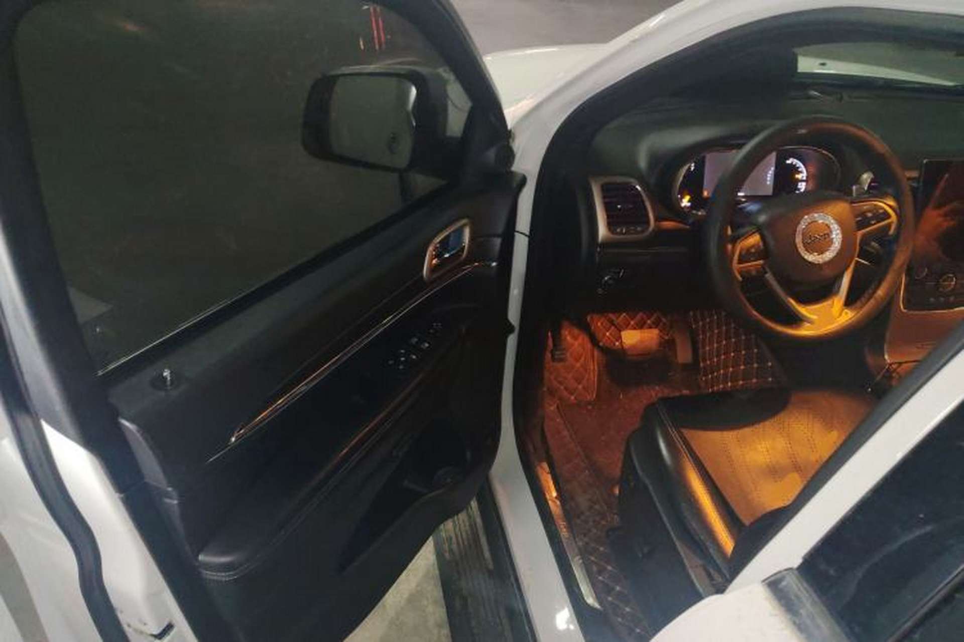 Used Jeep Grand Cherokee 2014 3.6L Elite Navigation Edition Driver Seat