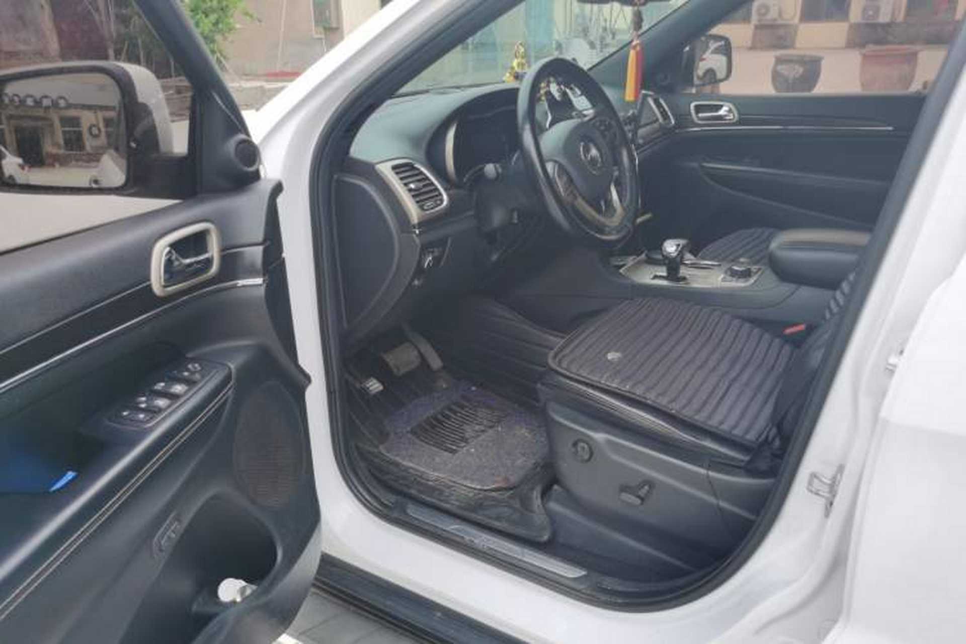 Used Jeep Grand Cherokee 2014 3.0L Comfort Navigation Edition Driver Seat