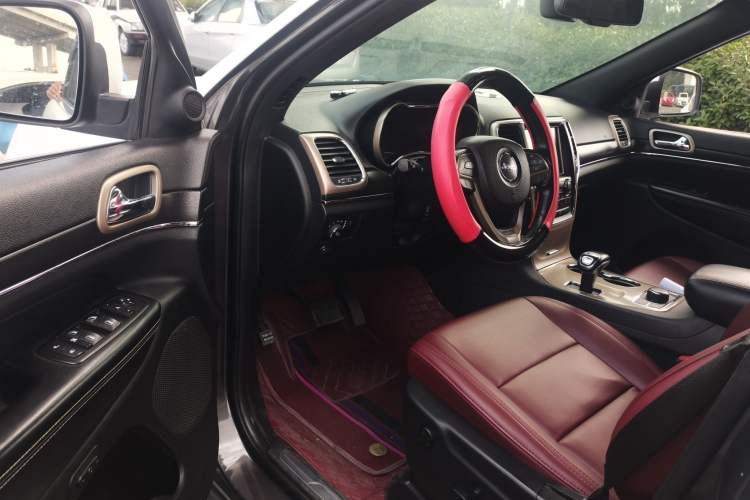 Used Jeep Grand Cherokee 2014 3.0L Comfort Navigation Edition Driver Seat