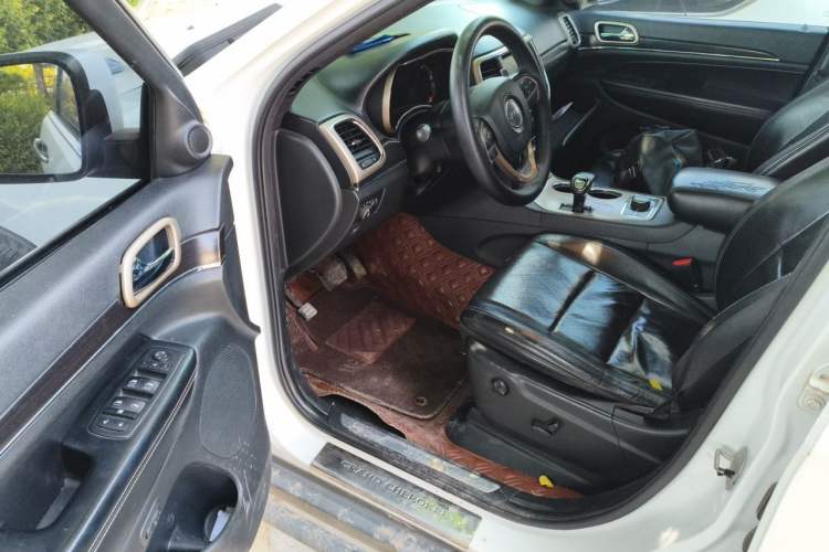Used Jeep Grand Cherokee 2014 3.6L Elite Navigation Edition Driver Seat