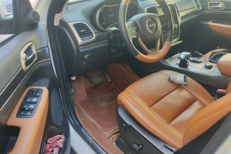 Used Jeep Grand Cherokee 2014 3.6L Elite Navigation Edition Driver Seat