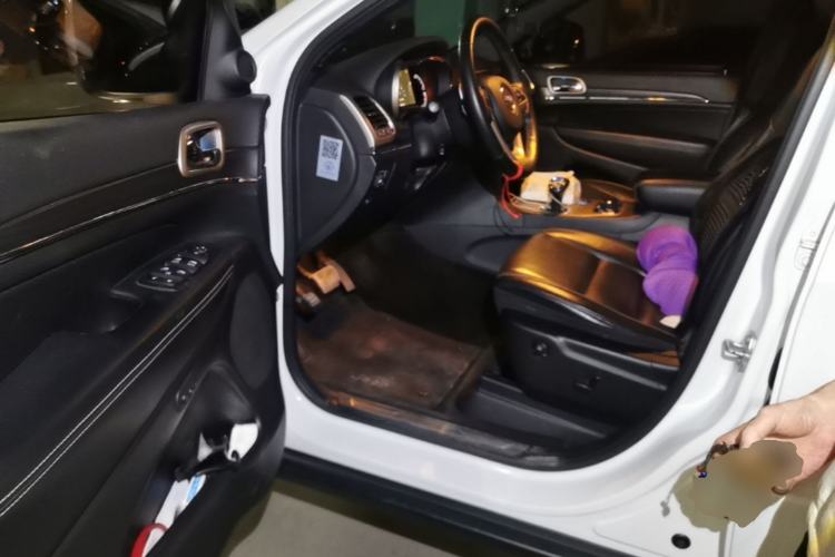 Used Jeep Grand Cherokee 2014 3.0L Comfort Navigation Edition Driver Seat