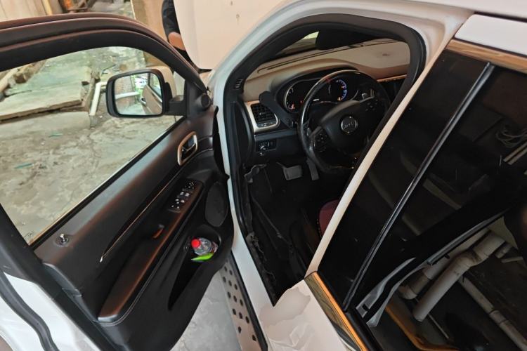 Used Jeep Grand Cherokee 2014 3.0L Comfort Navigation Edition Driver Seat