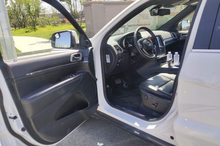 Used Jeep Grand Cherokee 2014 3.6L Elite Navigation Edition Driver Seat