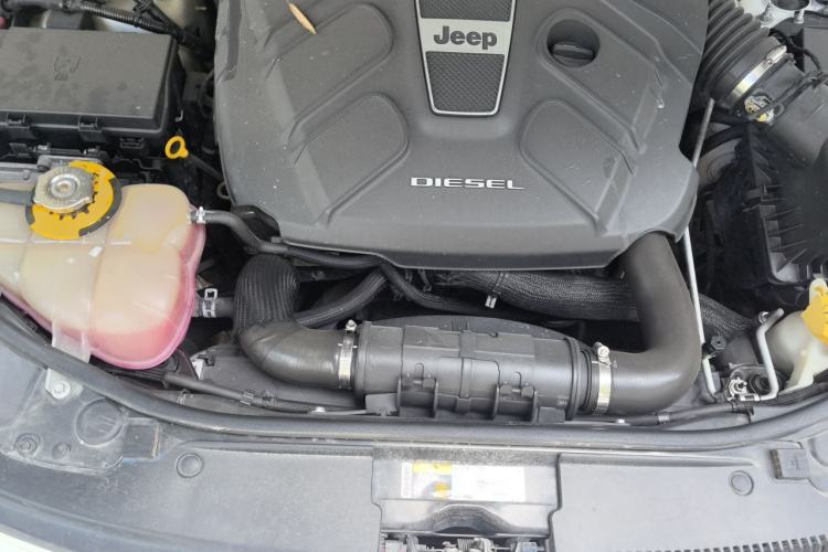 Used Jeep Grand Cherokee 2014 3.0TD Diesel Comfort Navigation Version Engine Bay