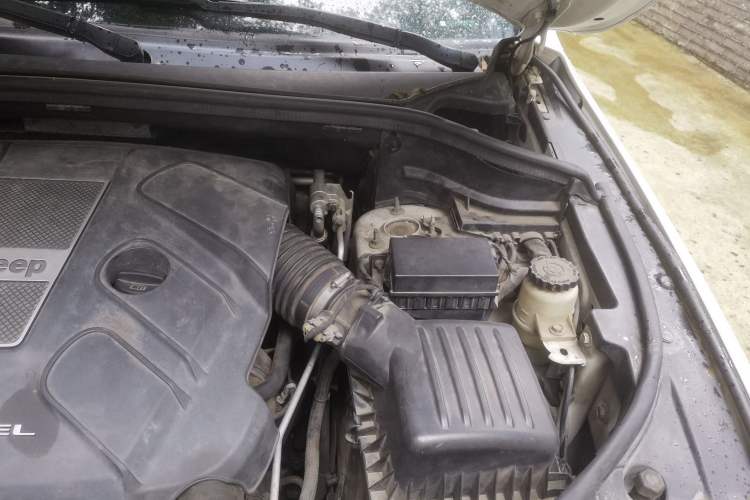 Used Jeep Grand Cherokee 2014 3.0TD Diesel Comfort Navigation Version Engine Bay Left