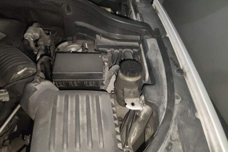 Used Jeep Grand Cherokee 2014 3.0TD Diesel Comfort Navigation Version Engine Bay Left