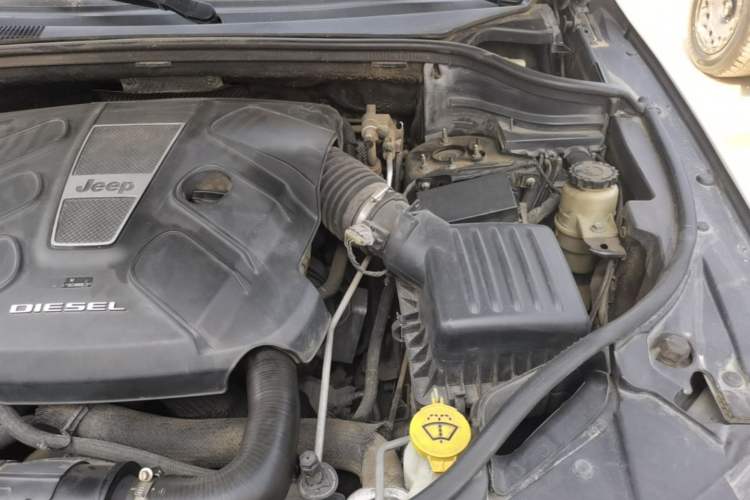 Used Jeep Grand Cherokee 2014 3.0TD Diesel Comfort Navigation Version Engine Bay Left