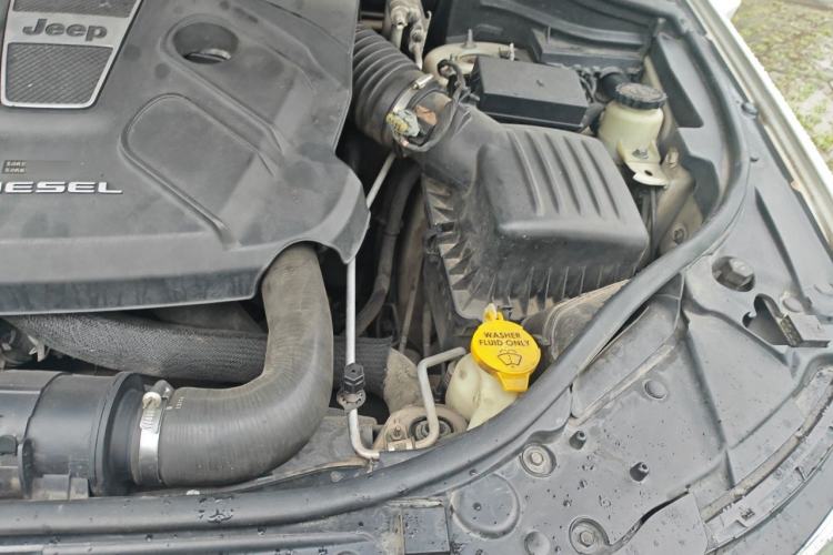 Used Jeep Grand Cherokee 2014 3.0TD Diesel Comfort Navigation Version Engine Bay Left