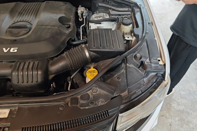 Used Jeep Grand Cherokee 2014 3.0L Comfort Navigation Edition Engine Bay Left