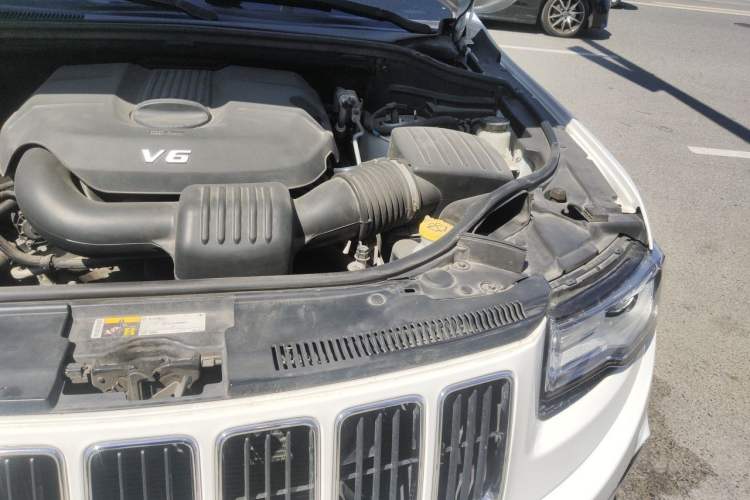 Used Jeep Grand Cherokee 2014 3.6L Elite Navigation Edition Engine Bay Left