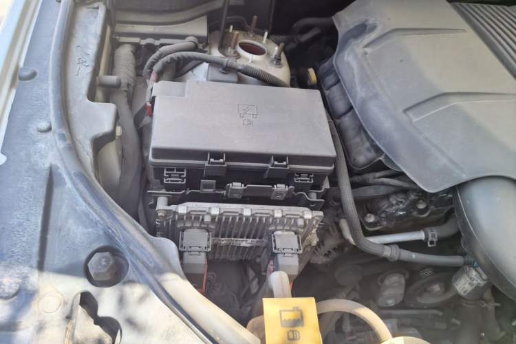 Used Jeep Grand Cherokee 2014 3.0L Comfort Navigation Edition Engine Bay Right