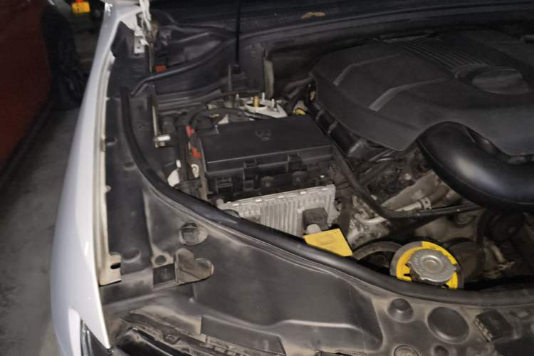 Used Jeep Grand Cherokee 2014 3.6L Elite Navigation Edition Engine Bay Right