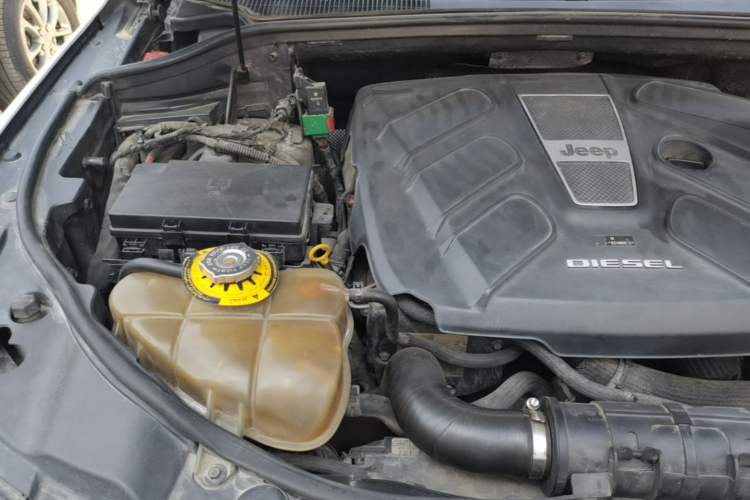 Used Jeep Grand Cherokee 2014 3.0TD Diesel Comfort Navigation Version Engine Bay Right