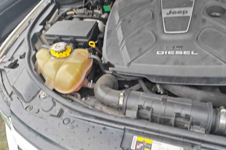Used Jeep Grand Cherokee 2014 3.0TD Diesel Comfort Navigation Version Engine Bay Right