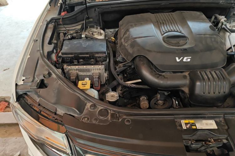 Used Jeep Grand Cherokee 2014 3.0L Comfort Navigation Edition Engine Bay Right