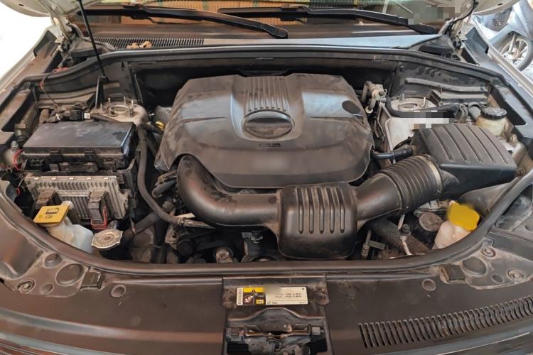 Used Jeep Grand Cherokee 2014 3.0L Comfort Navigation Edition Engine Bay